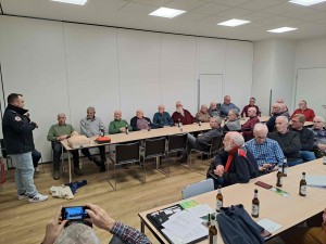 DRK-Mitarbeiter Sacha Ranft zu Besuch bei den Krinkrentner am 03.02.2026